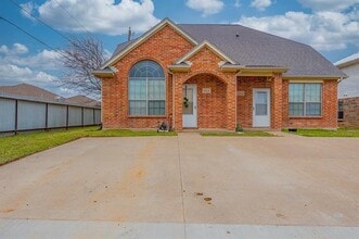 Building Photo - 103 Janis St