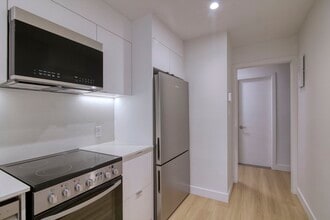 Building Photo - 760 Av. Galt