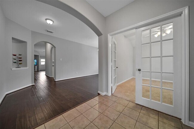Building Photo - 26627 Sandy Arbor Ln