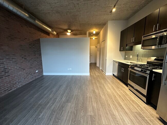 Building Photo - 610 S Dearborn St