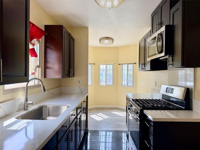 Foto del edificio - 607 W 101st St