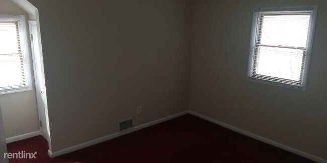 Foto del edificio - 1 br, 1 bath Apartment - 2604 Parkway Ave