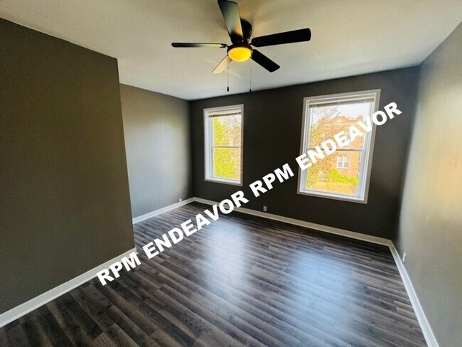 Foto del edificio - 3230 Pulaski St