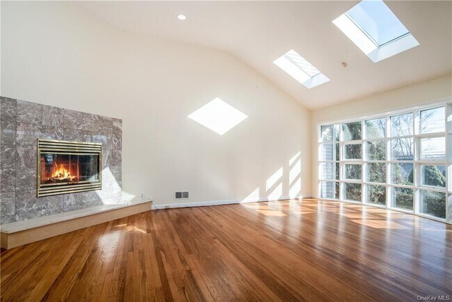 Building Photo - 216 Daisy Farms Dr