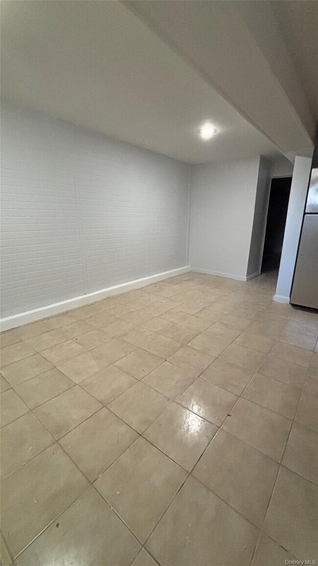 Foto del edificio - 1527 E 172nd St