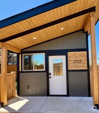 Building Photo - 2018 SW Reindeer Ave