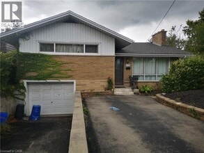 Building Photo - 730 Garth St