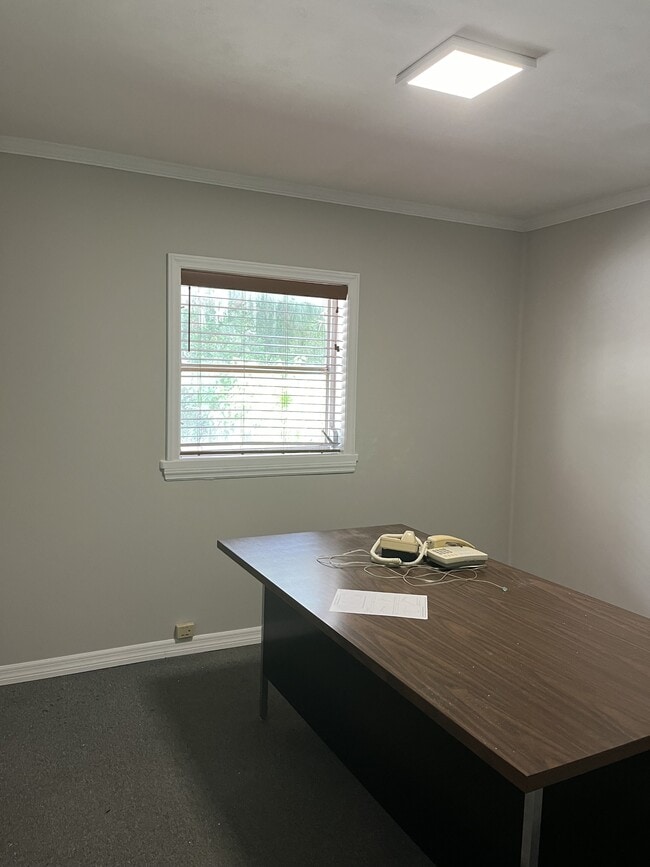 Building Photo - 1900 E Robinson St