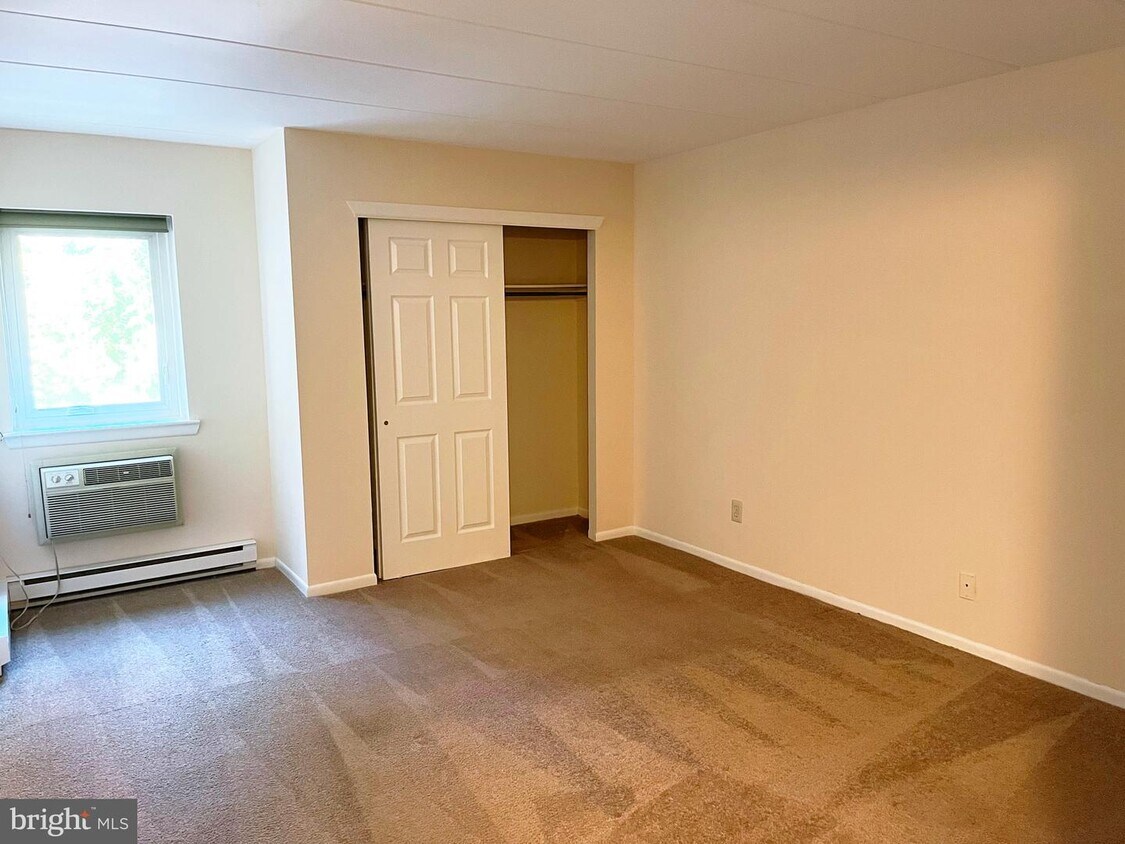 100 Campbell Cir Unit D22, Downingtown, PA 19335 Room for Rent in