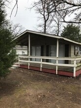 Building Photo - 1000 Holiday Dr