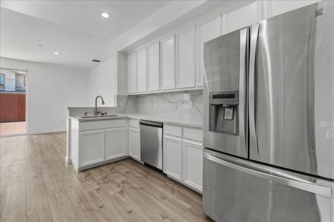 Foto del edificio - Fully Renovated 4 Bed 2.5 Bath Stunner In ...