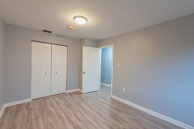 Building Photo - 104 N Graham