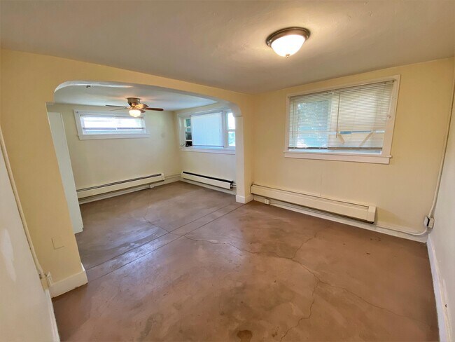 Building Photo - 575 S 900 E