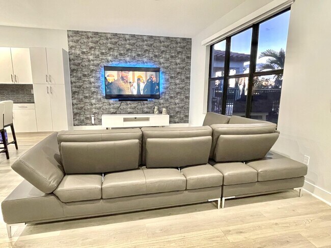 Foto del edificio - 16396 Sandy Shore Dr