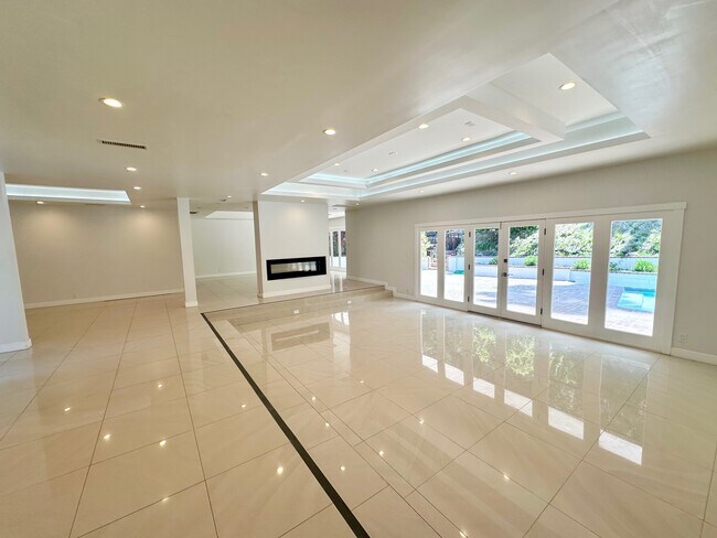 Foto del edificio - 4450 Hayvenhurst Ave