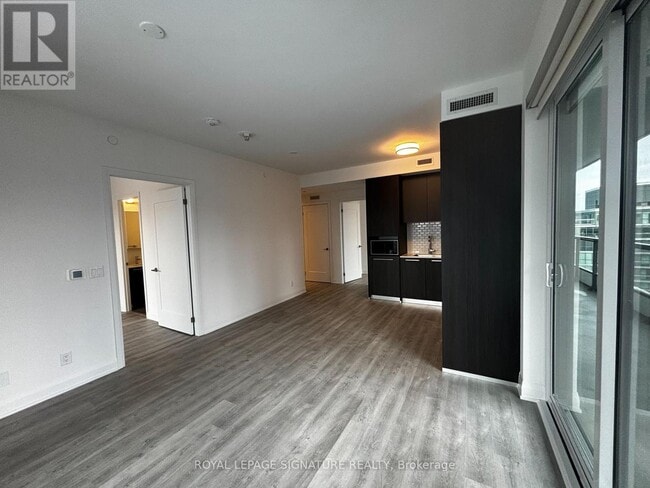 Photo du bâtiment - 65 Broadway Ave