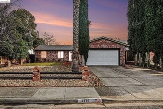 Building Photo - 2725 Entrada Cir