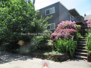 Building Photo - 131 SE 22nd Ave