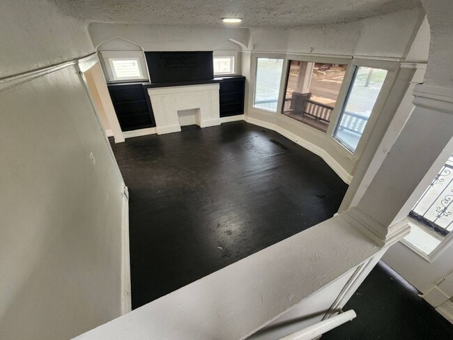 Building Photo - Charming 4-Bedroom Property in Prime Location | Move in today and enjoy 30% off on your 2nd month...