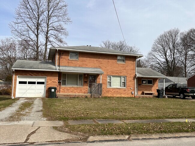 Building Photo - 302 Simcox St