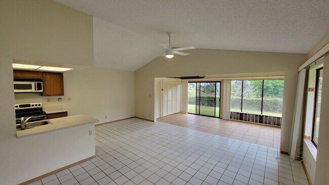 Foto del edificio - Wailuna 3 Bedroom 2 Bath Townhome w/ Singl...