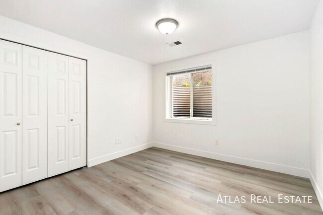 Foto del edificio - 1904 8th Ave