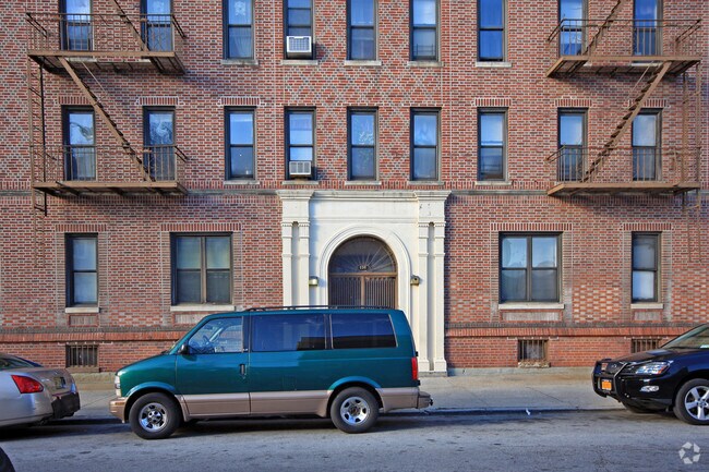 Building Photo - 242 E 28th St