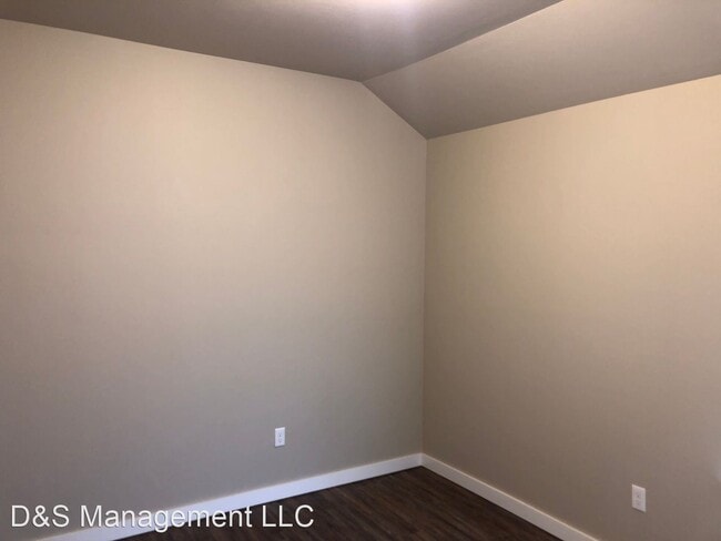 Building Photo - 3 br, 2 bath House - 5215 Oakwood Villas C...