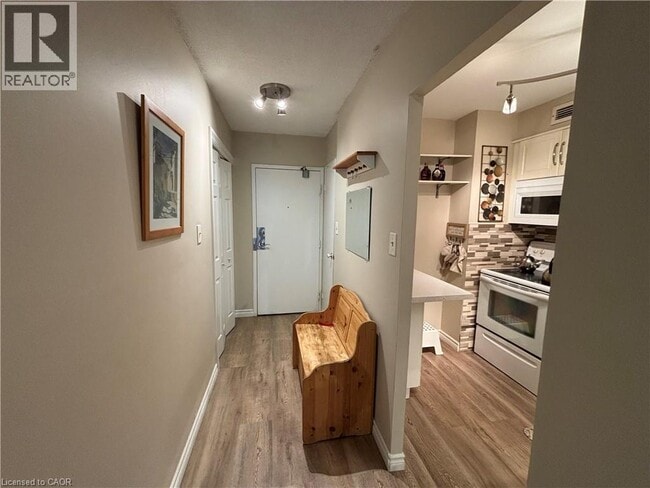 Building Photo - 975 Warwick Ct