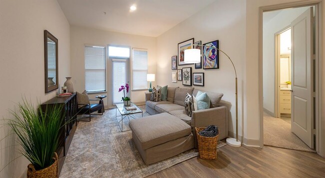 Foto del edificio - 2121 Midlane Ln