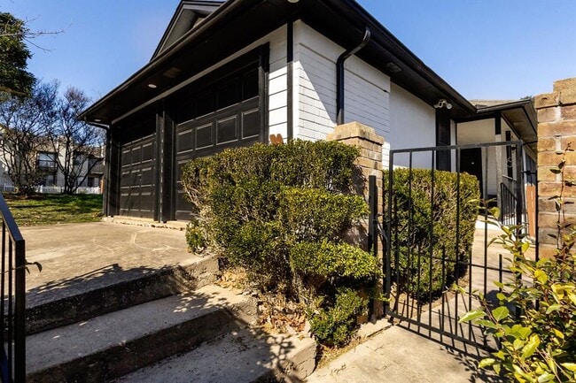 Building Photo - 5400 Alexis Cove