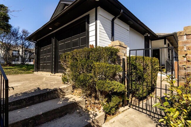 Foto del edificio - 5400 Alexis Cove