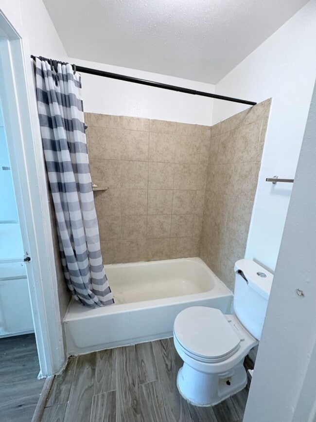 Foto del edificio - 6200 W Tidwell Rd