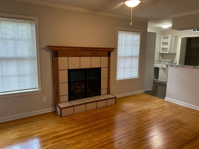 Building Photo - Newly Renovated 5 bedroom 3 full baths NO ...