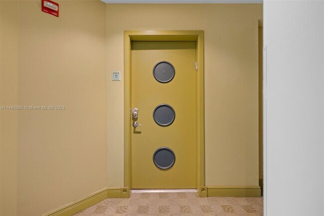 Foto del edificio - 9201 Collins Ave