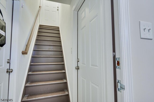 Foto del edificio - 432 Rosetta Pl