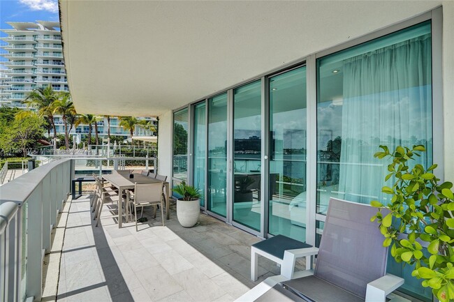 Foto del edificio - 6620 Indian Creek Dr