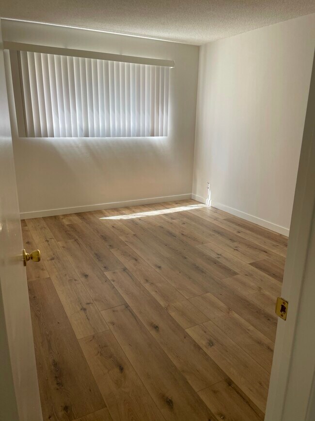 Bedroom 2 with 88 inch wide closet - 12850 Oxnard St