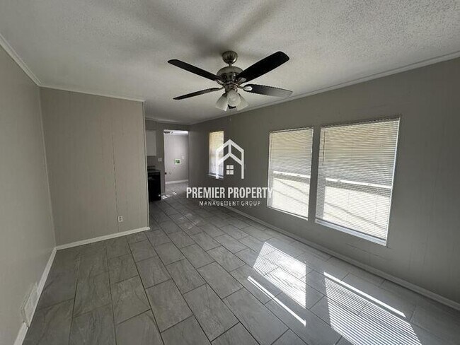 Building Photo - 3235 Glen Logan Rd