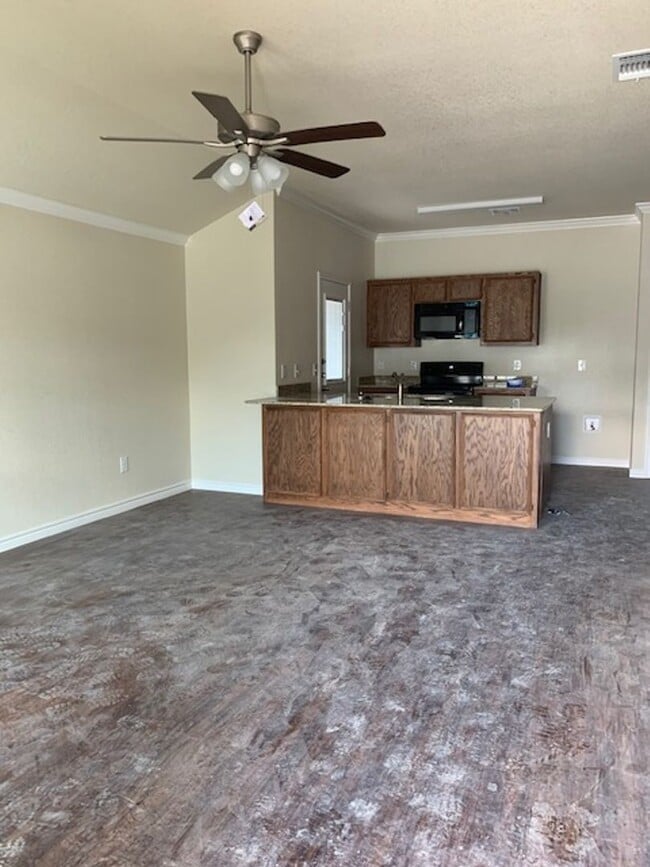 Building Photo - 1319 Calle de Bronce