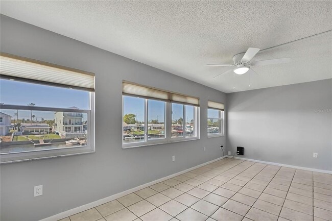 Foto del edificio - 4452 Garnet Dr