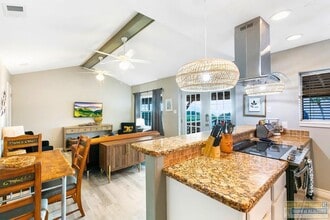 Building Photo - 113 W Sunny Isle Dr