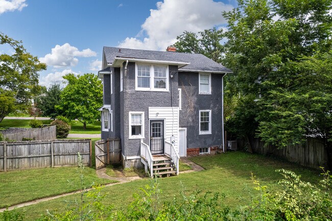 Building Photo - 2928 Hawthorne Ave