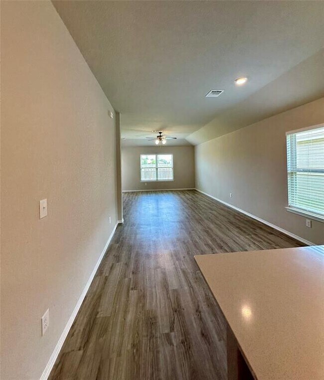 Foto del edificio - 335 Cumberland Forest Dr