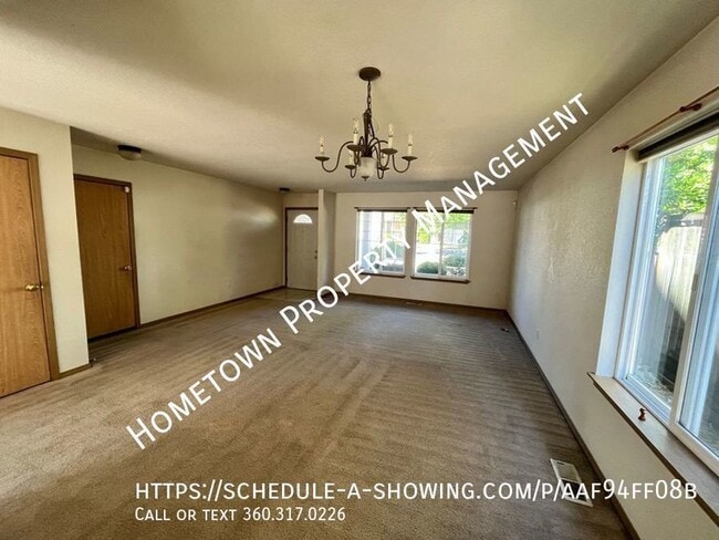 Building Photo - Large 3 bedroom with AC and Bonus Room!  A...