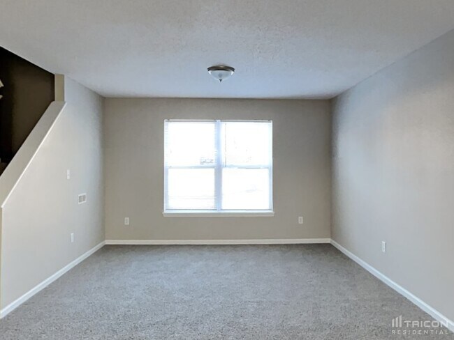 Building Photo - 6642 Southern Ridge Dr
