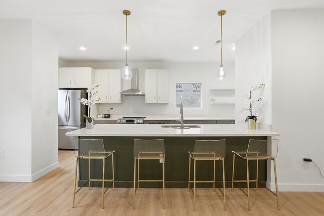 Building Photo - 412 St Clair Ave