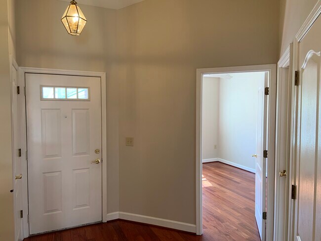Building Photo - 6932 Fairfax Dr