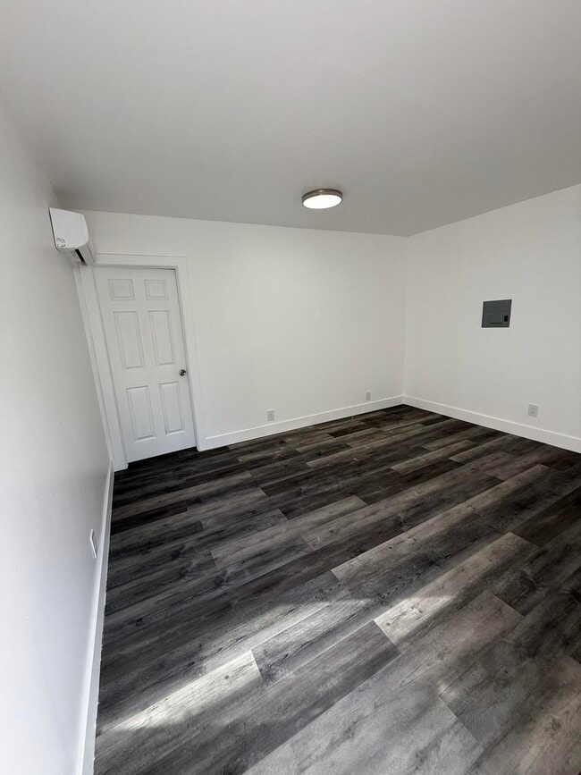 Building Photo - 1131 S N St