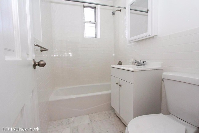 Foto del edificio - 5530 Netherland Ave